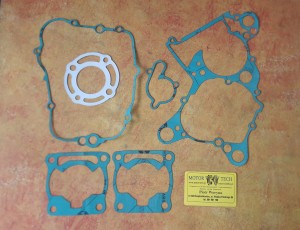ZESTAW USZCZELEK SILNIKA Yamaha  TZR 80 4BA00 94-01r.   MT4854BAS